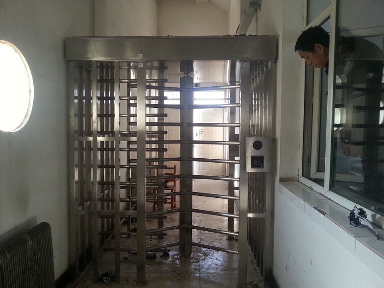 監(jiān)獄轉(zhuǎn)閘門(mén)禁